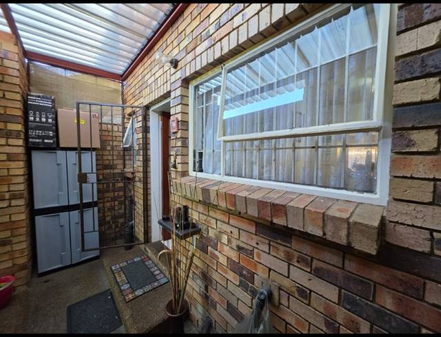 2 BEDROOM TOWNHOUSE FOR SALE IN NEW REDRUTH